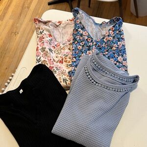 Lot 4 xl tops Floral and Solid Short Sleeve and 3/4 sleeve Tops